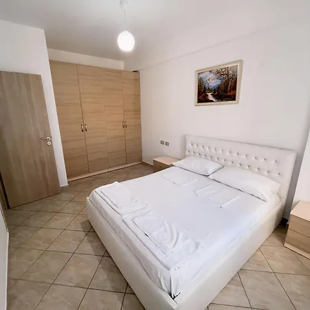 Gerald's Central Vlorë