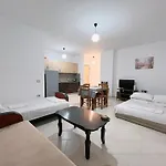 Gerald's Central Apartman *