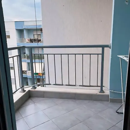 Gerald's Central Apartment